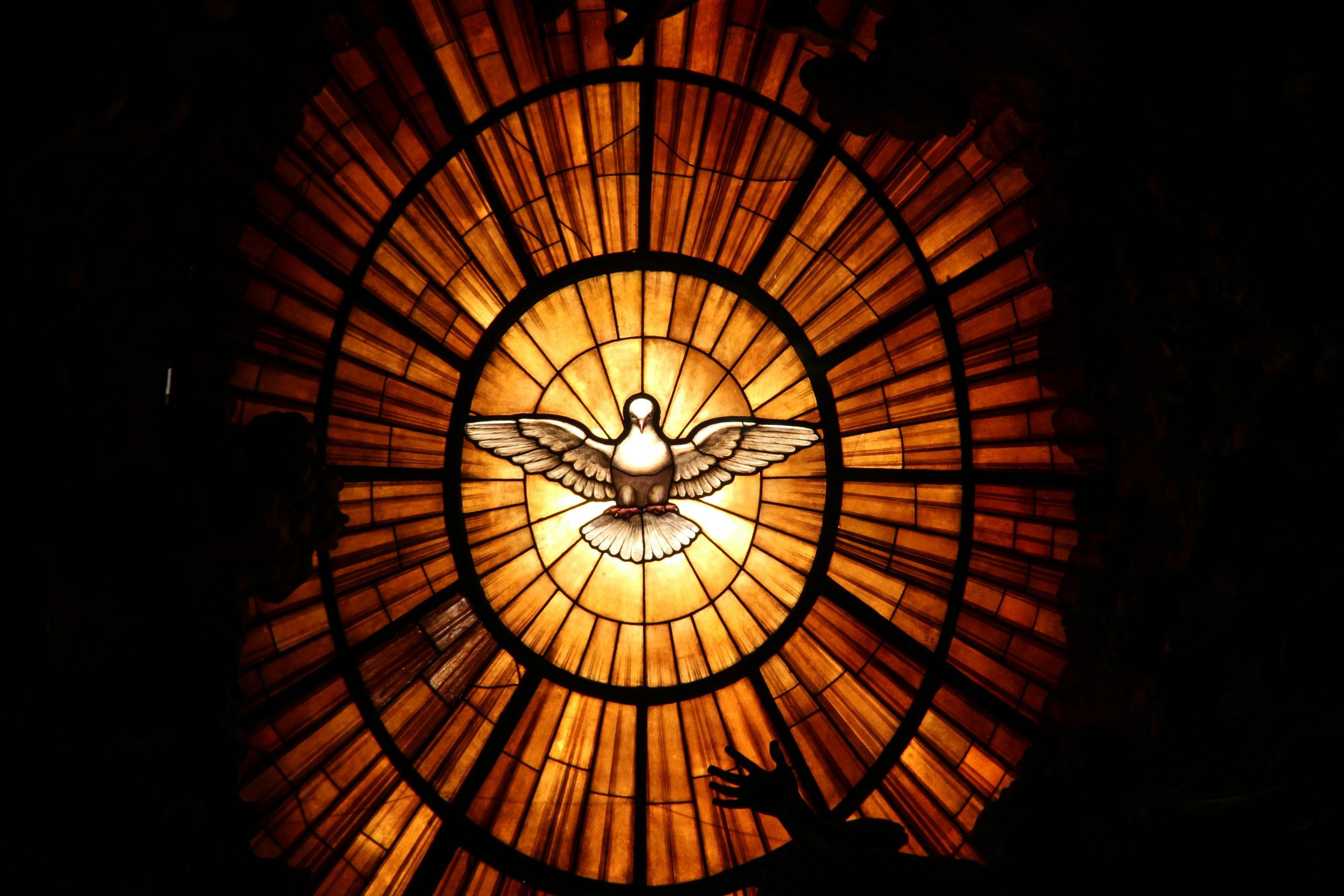 El soplido en el búnker: Pentecostés y la verdad de la carne